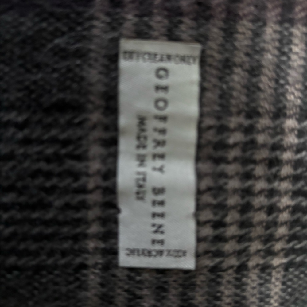 Geoffrey Beene scarf from Italy, beautiful women will in dark gray, great condit - Picture 3 of 4